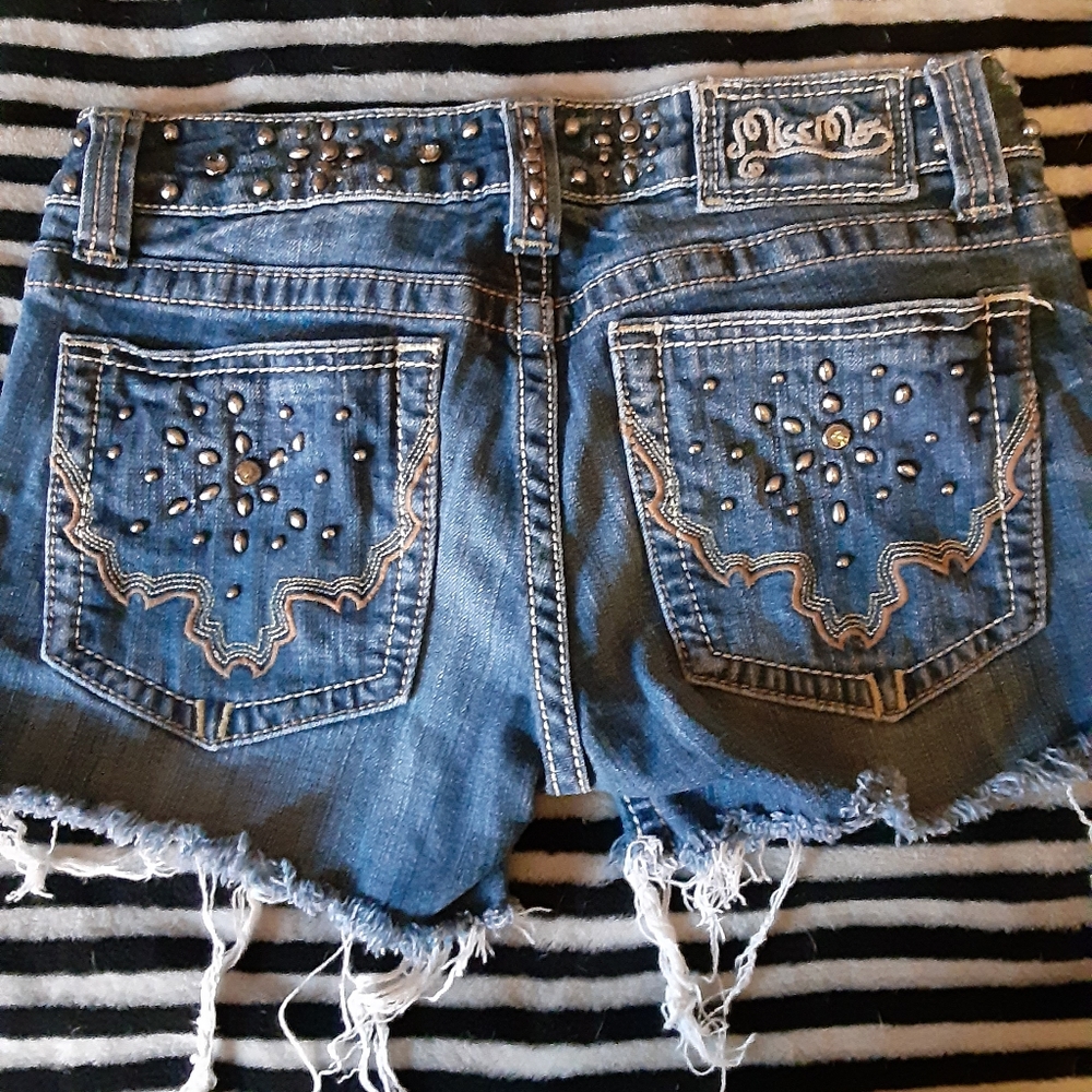 Miss Me Cut Off Jeans Size 28